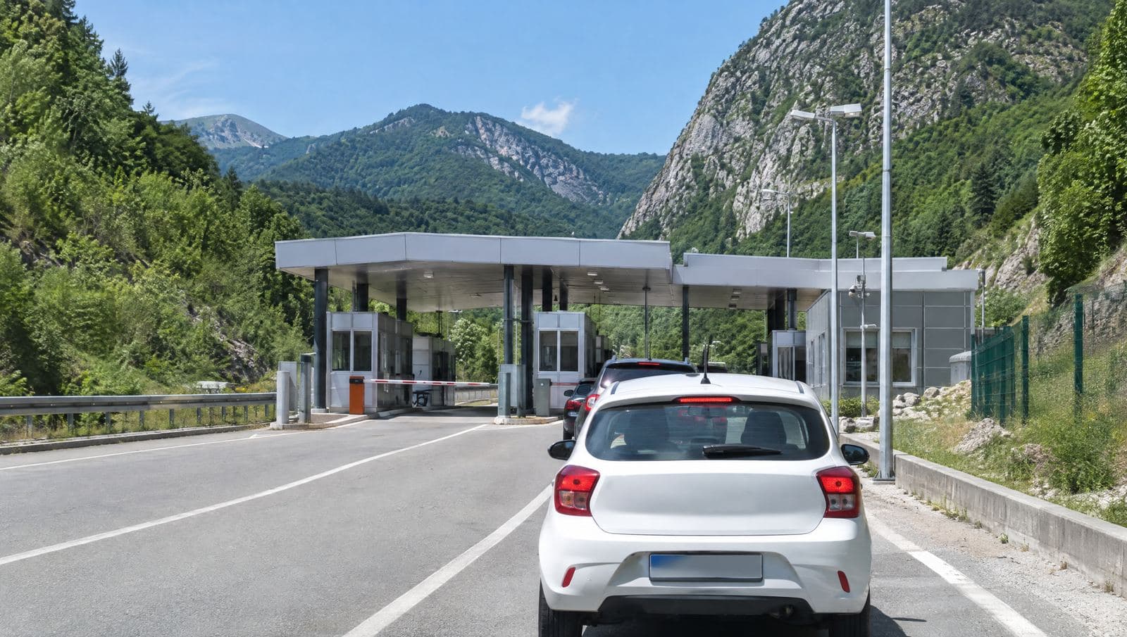 Iznajmljenim autom iz Crne Gore u Albaniju ili Hrvatsku